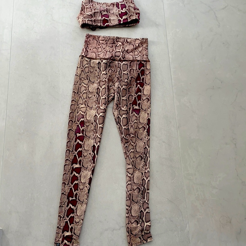 Onzie activewear snakeskin set leggings and sportsbra